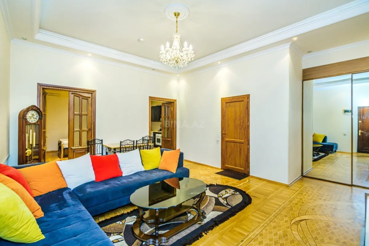 Kirayə verilir 4 otaqlı mənzil 157 m²