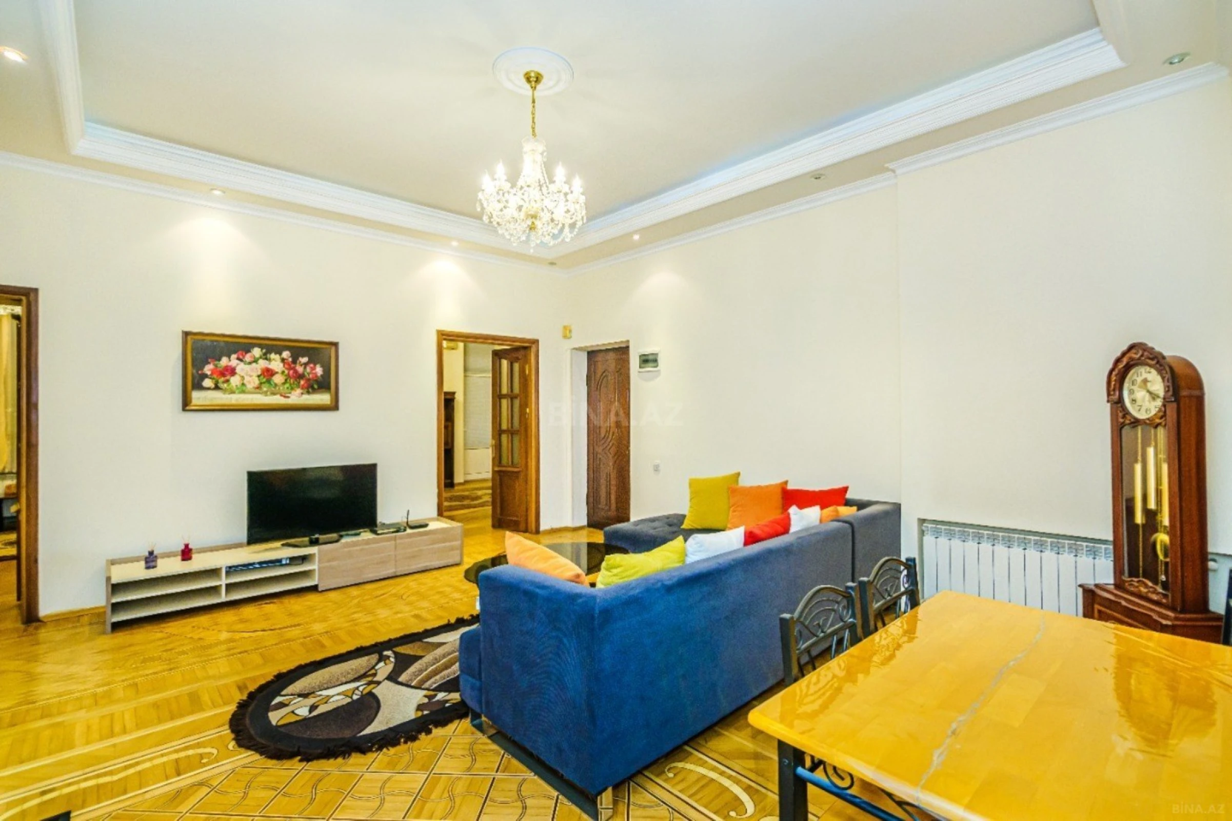 Kirayə verilir 4 otaqlı mənzil 157 m²