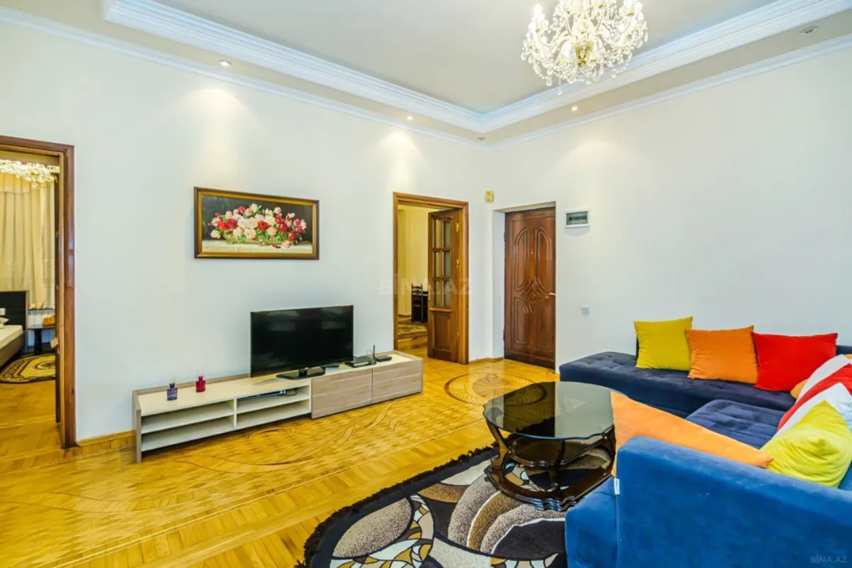 Kirayə verilir 4 otaqlı mənzil 157 m²