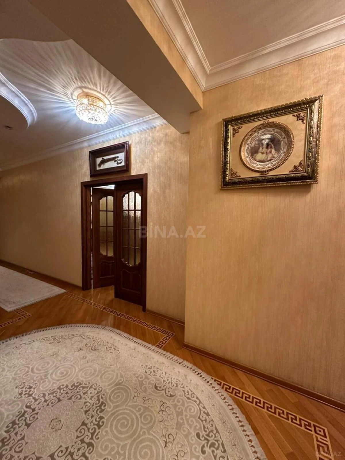 Satılır 4 otaqlı mənzil 230 m²