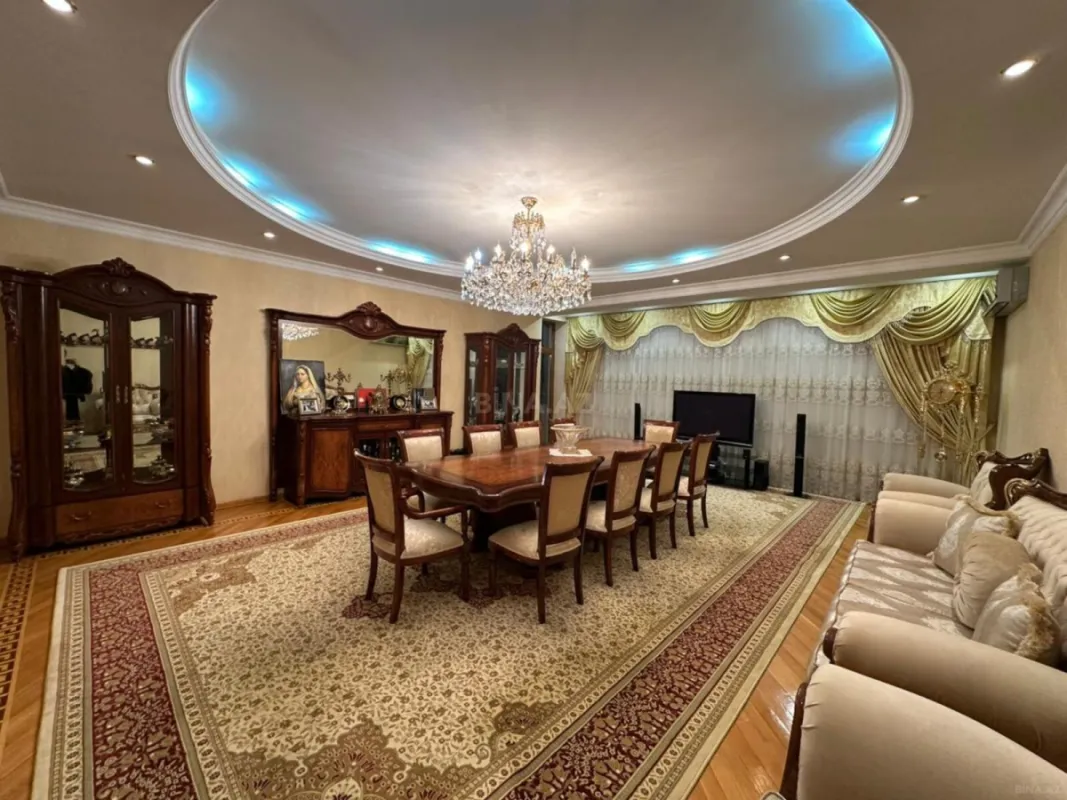 Satılır 4 otaqlı mənzil 230 m²