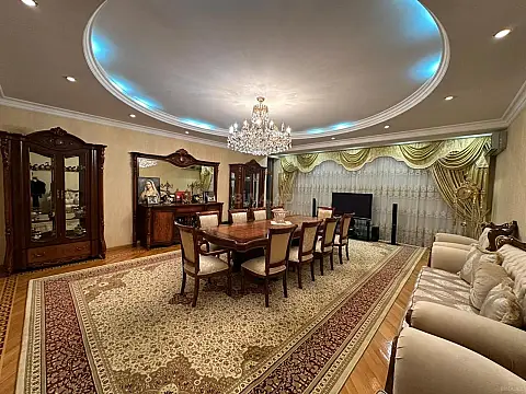 Satılır 4 otaqlı mənzil 230 m²