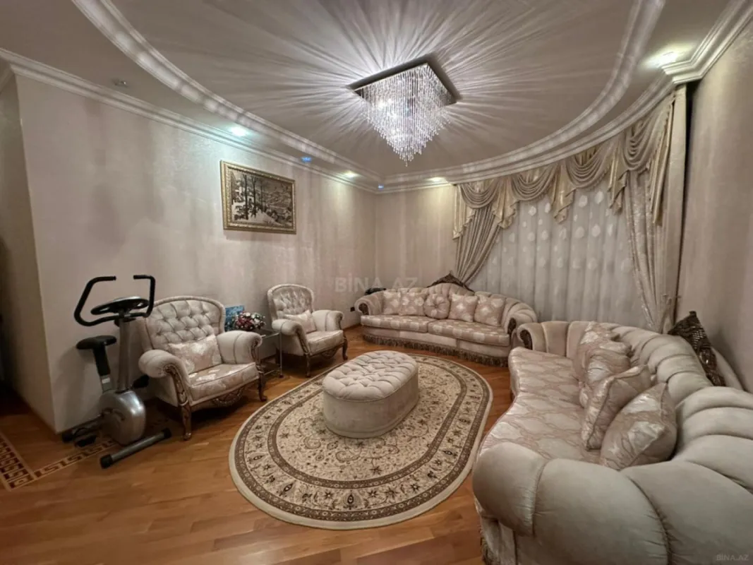 Satılır 4 otaqlı mənzil 230 m²