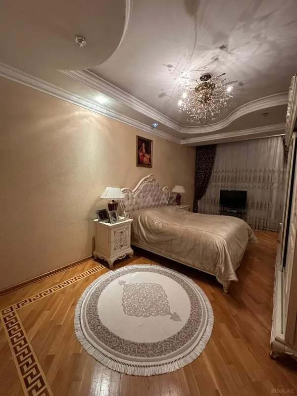 Satılır 4 otaqlı mənzil 230 m²