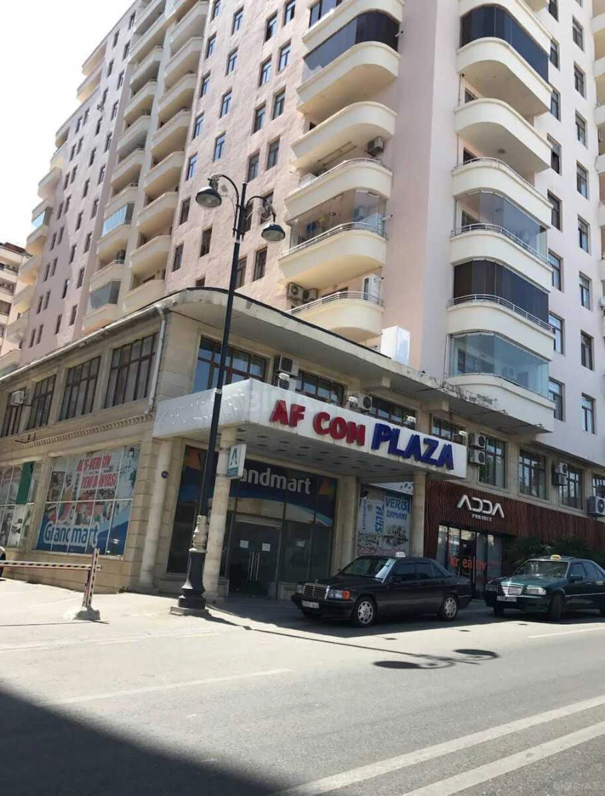 Satılır 4 otaqlı mənzil 230 m²