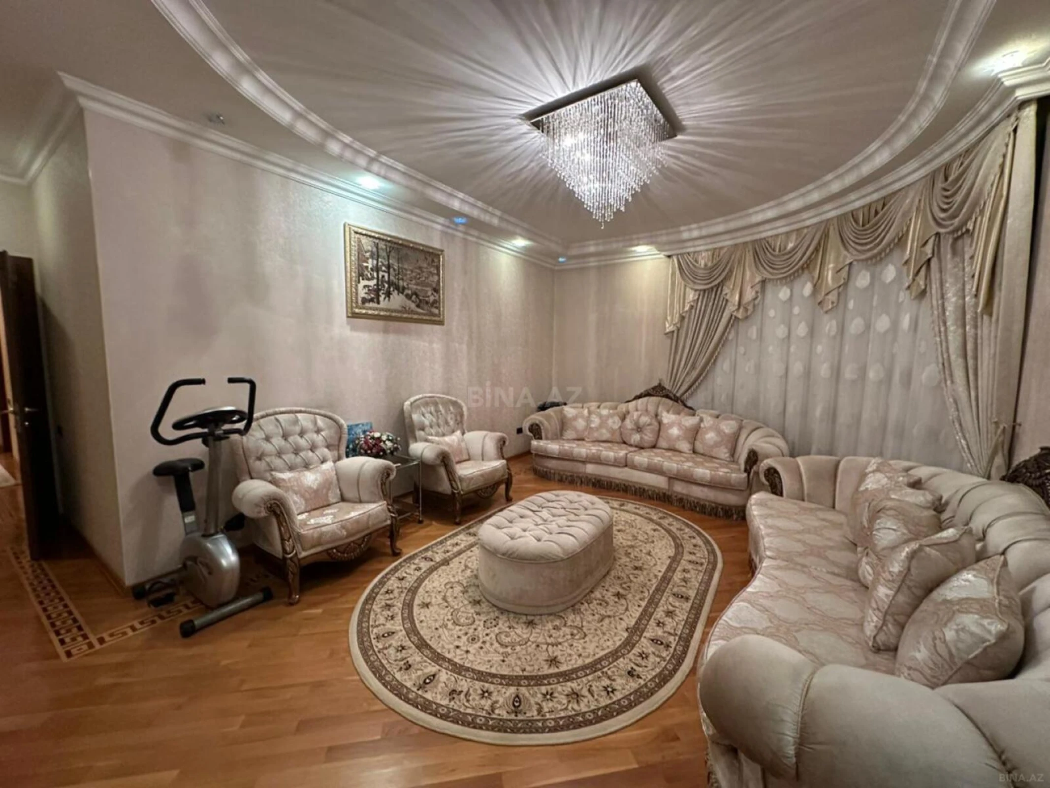 Satılır 4 otaqlı mənzil 230 m²