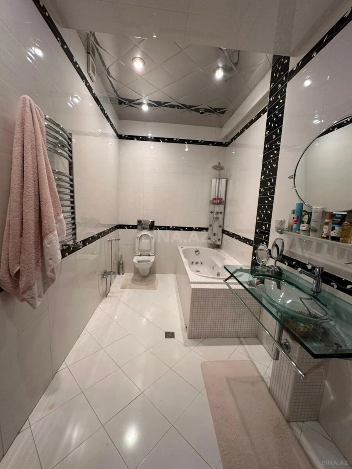 Satılır 4 otaqlı mənzil 230 m²