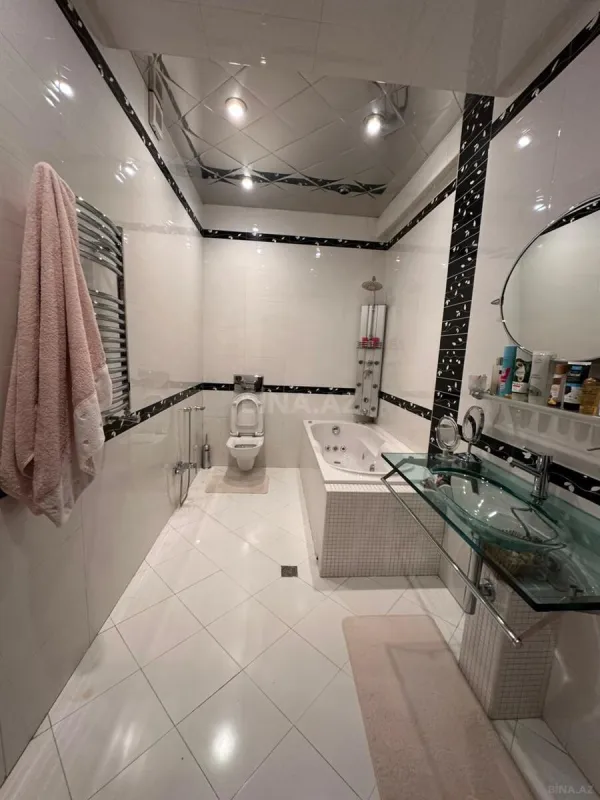 Satılır 4 otaqlı mənzil 230 m²