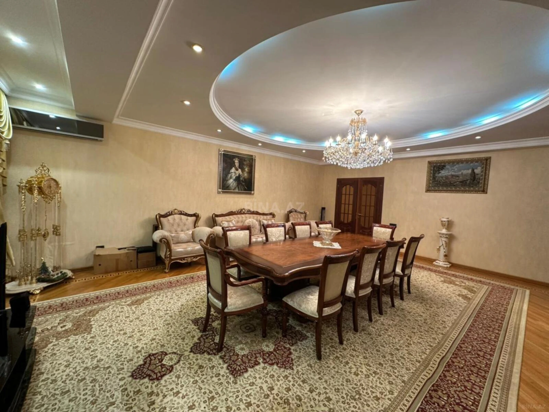Satılır 4 otaqlı mənzil 230 m²