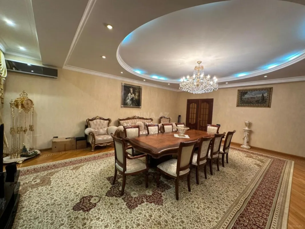 Satılır 4 otaqlı mənzil 230 m²