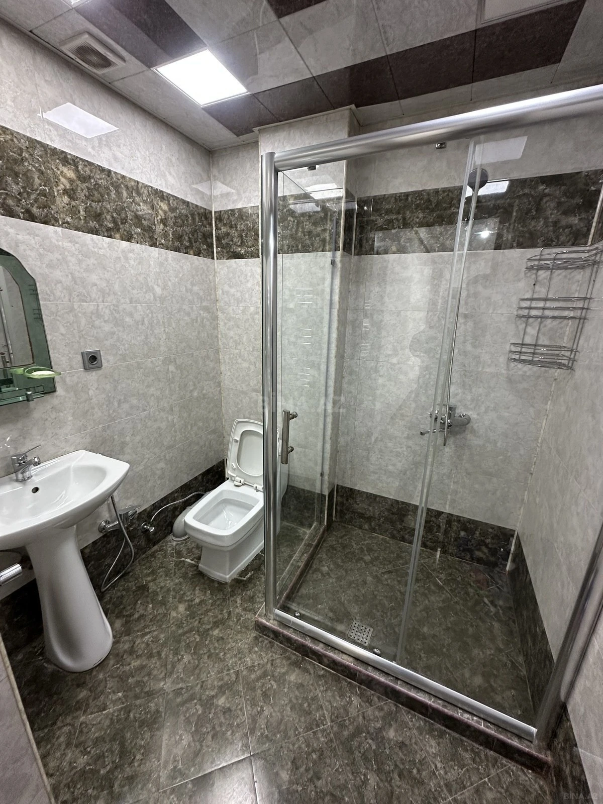 Kirayə verilir 2 otaqlı mənzil 75 m²