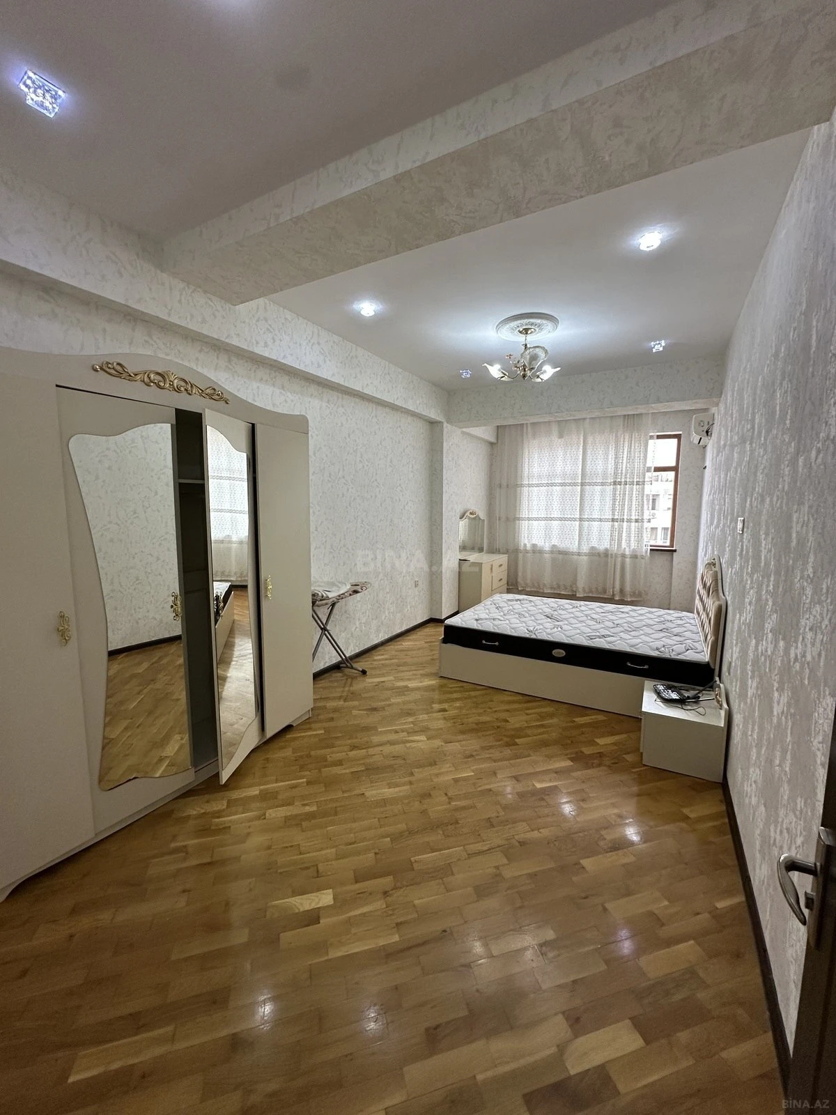 Kirayə verilir 2 otaqlı mənzil 75 m²