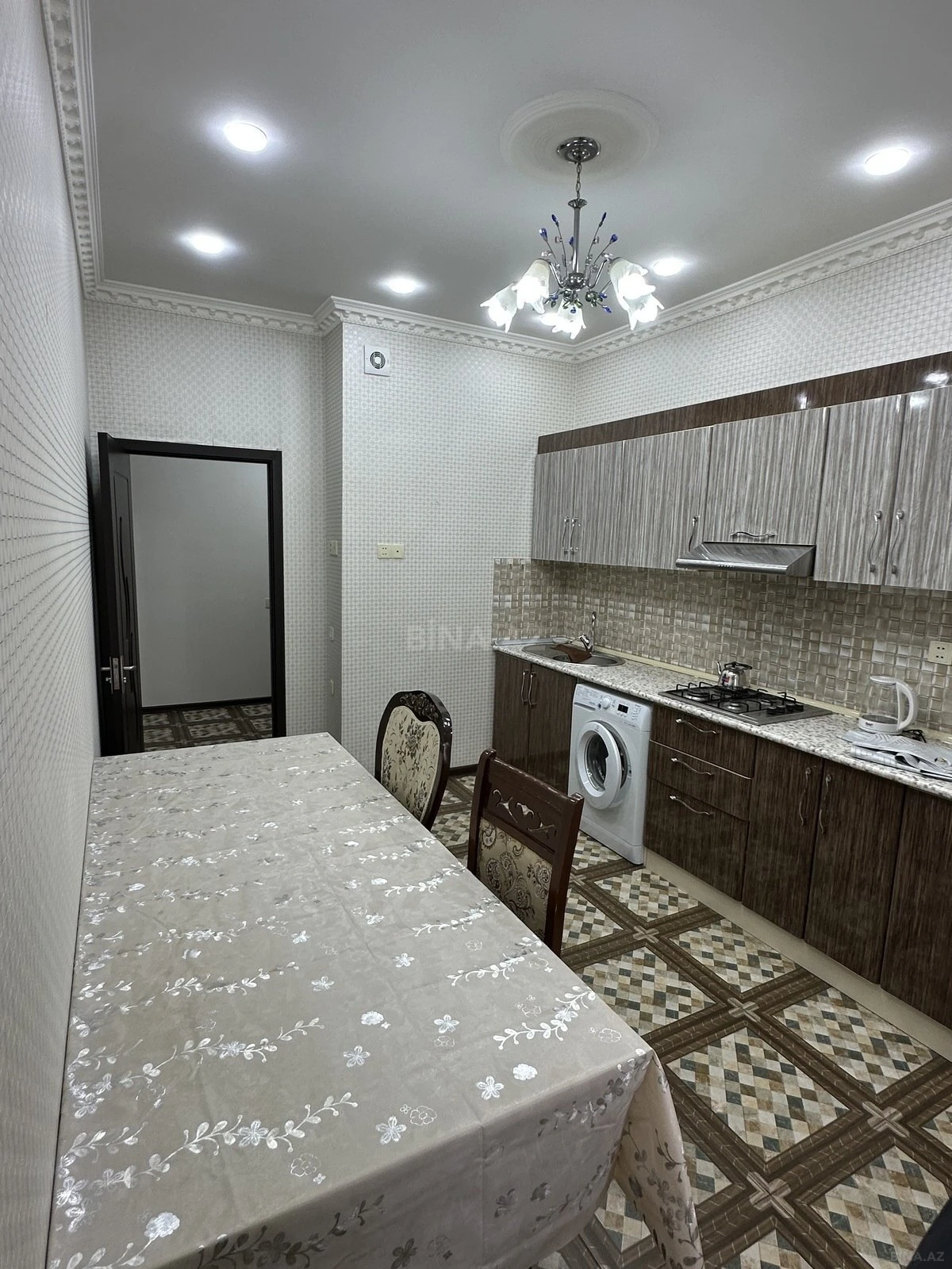Kirayə verilir 2 otaqlı mənzil 75 m²
