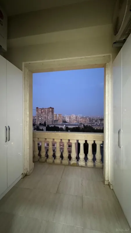 Satılır 2 otaqlı mənzil 108 m²