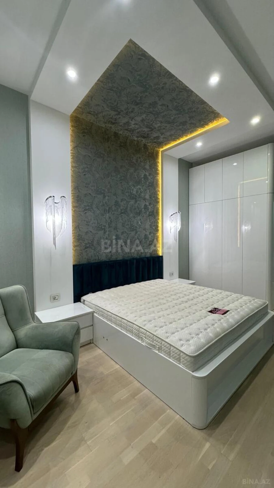 Satılır 2 otaqlı mənzil 108 m²