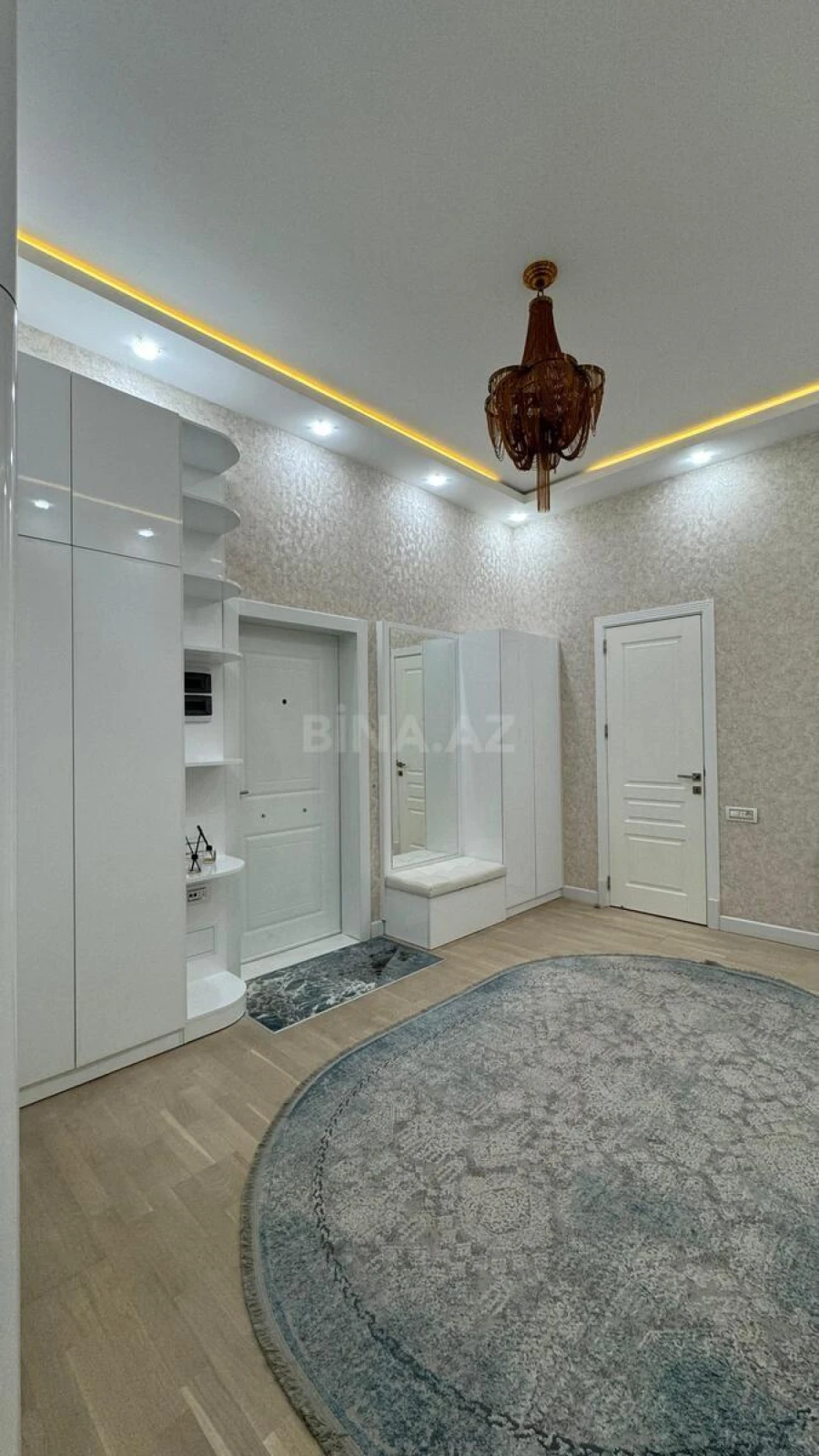 Satılır 2 otaqlı mənzil 108 m²