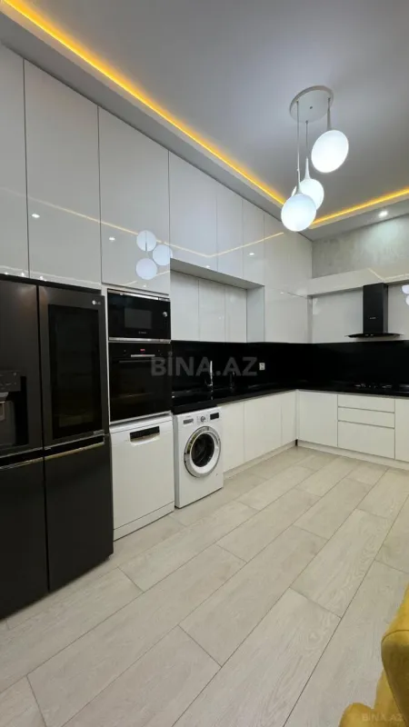 Satılır 2 otaqlı mənzil 108 m²