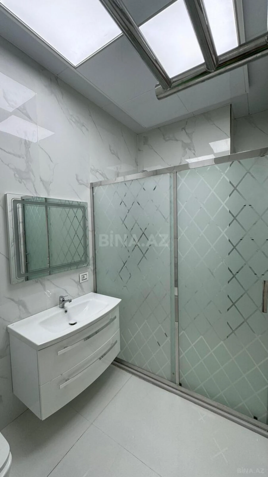 Satılır 2 otaqlı mənzil 108 m²