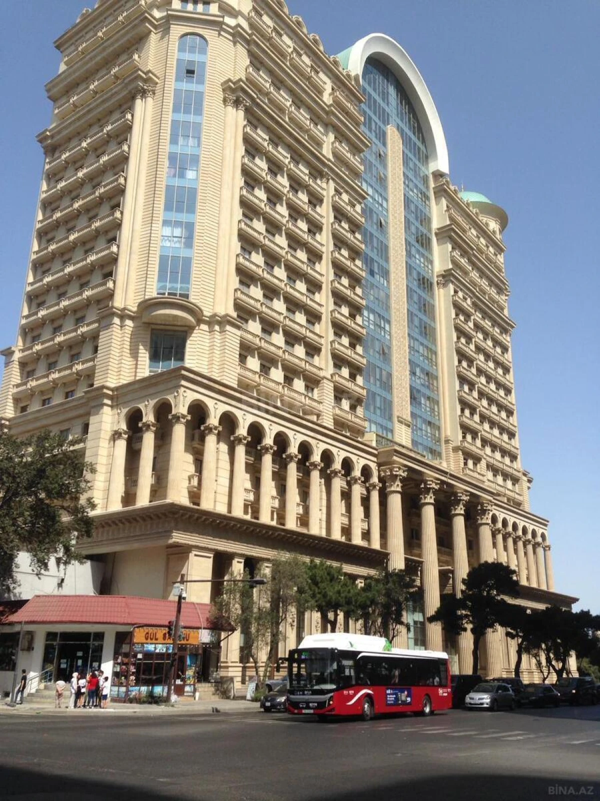 Satılır 2 otaqlı mənzil 108 m²