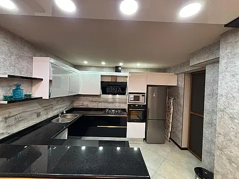 Kirayə verilir 3 otaqlı mənzil 118 m²