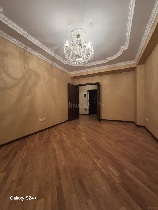 Satılır 2 otaqlı mənzil 82 m²
