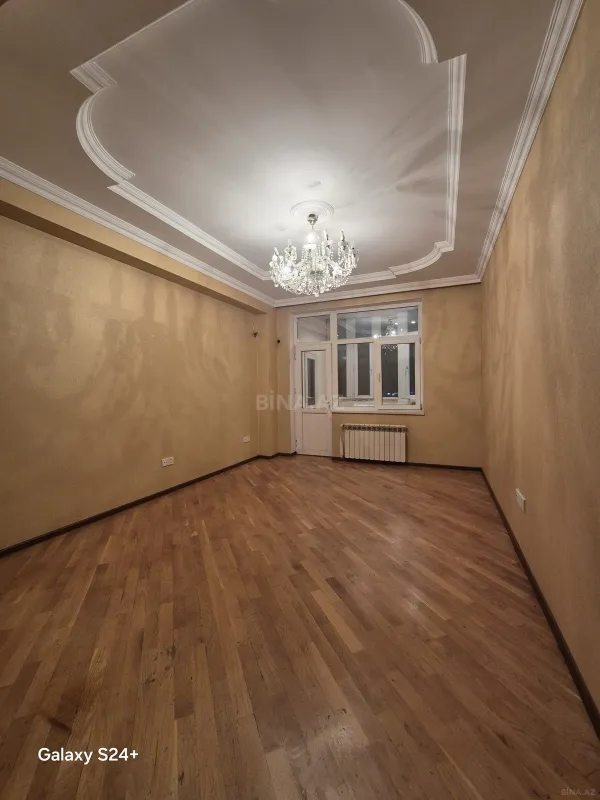 Satılır 2 otaqlı mənzil 82 m²