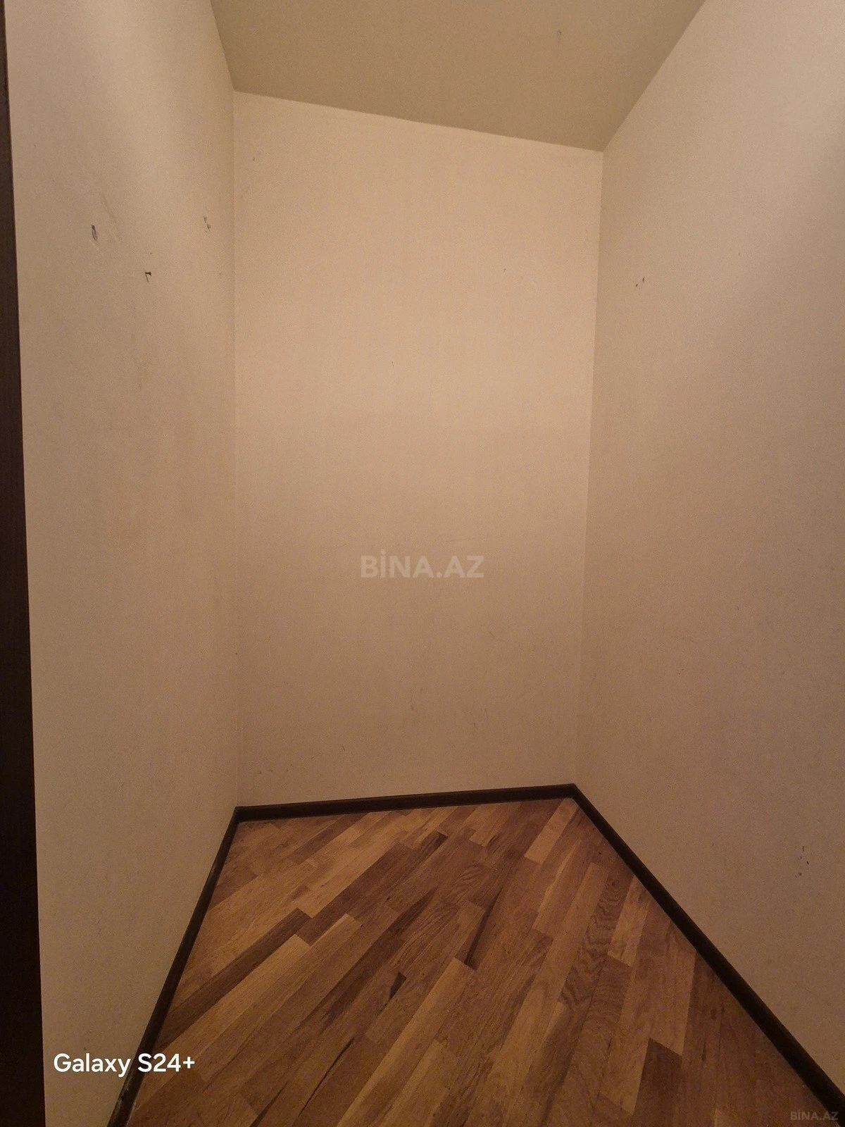 Satılır 2 otaqlı mənzil 82 m²