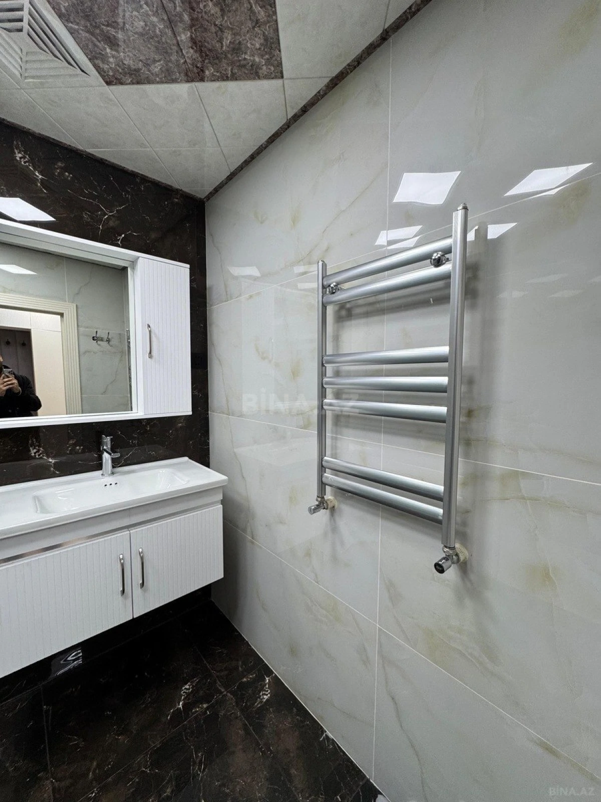 Satılır 3 otaqlı mənzil 98 m²