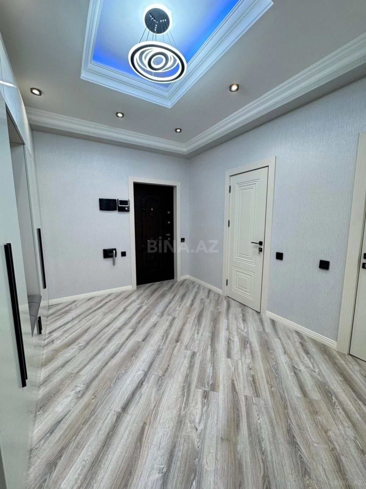 Satılır 3 otaqlı mənzil 98 m²