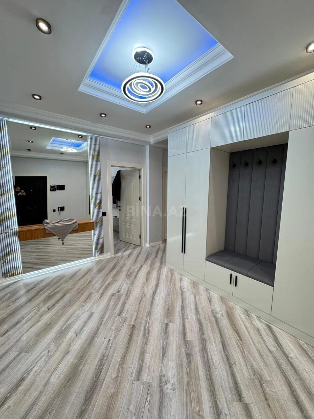 Satılır 3 otaqlı mənzil 98 m²