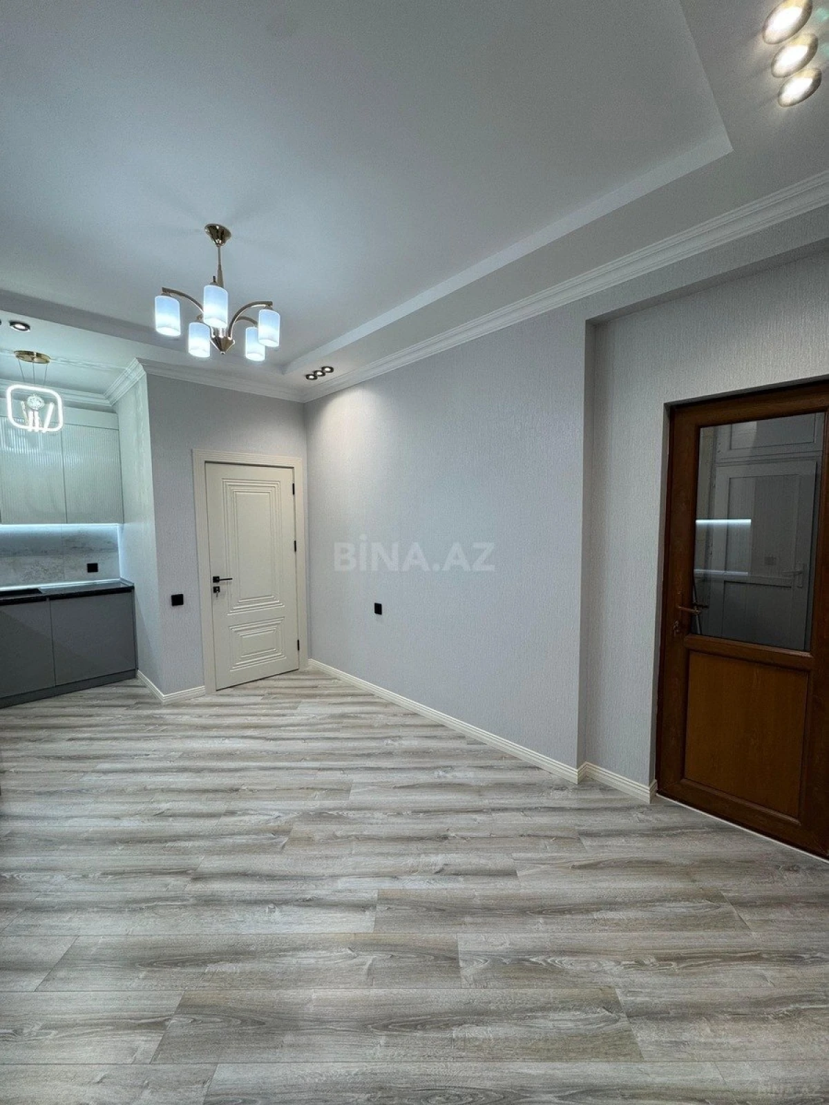 Satılır 3 otaqlı mənzil 98 m²