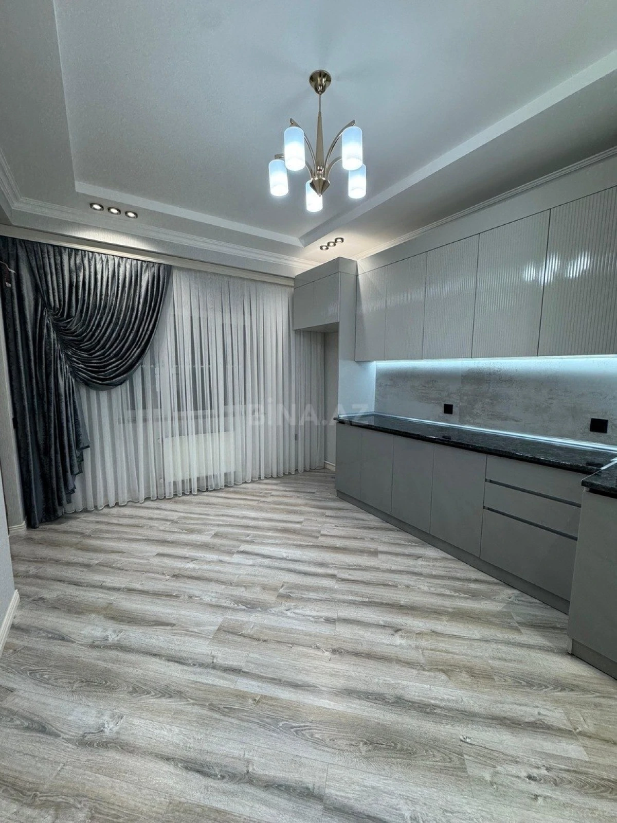 Satılır 3 otaqlı mənzil 98 m²