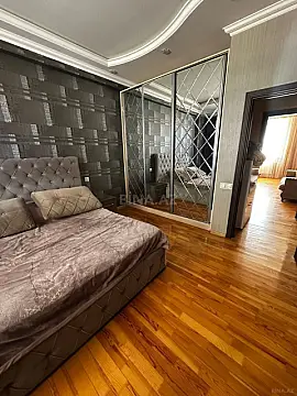 Kirayə verilir 3 otaqlı mənzil 140 m²