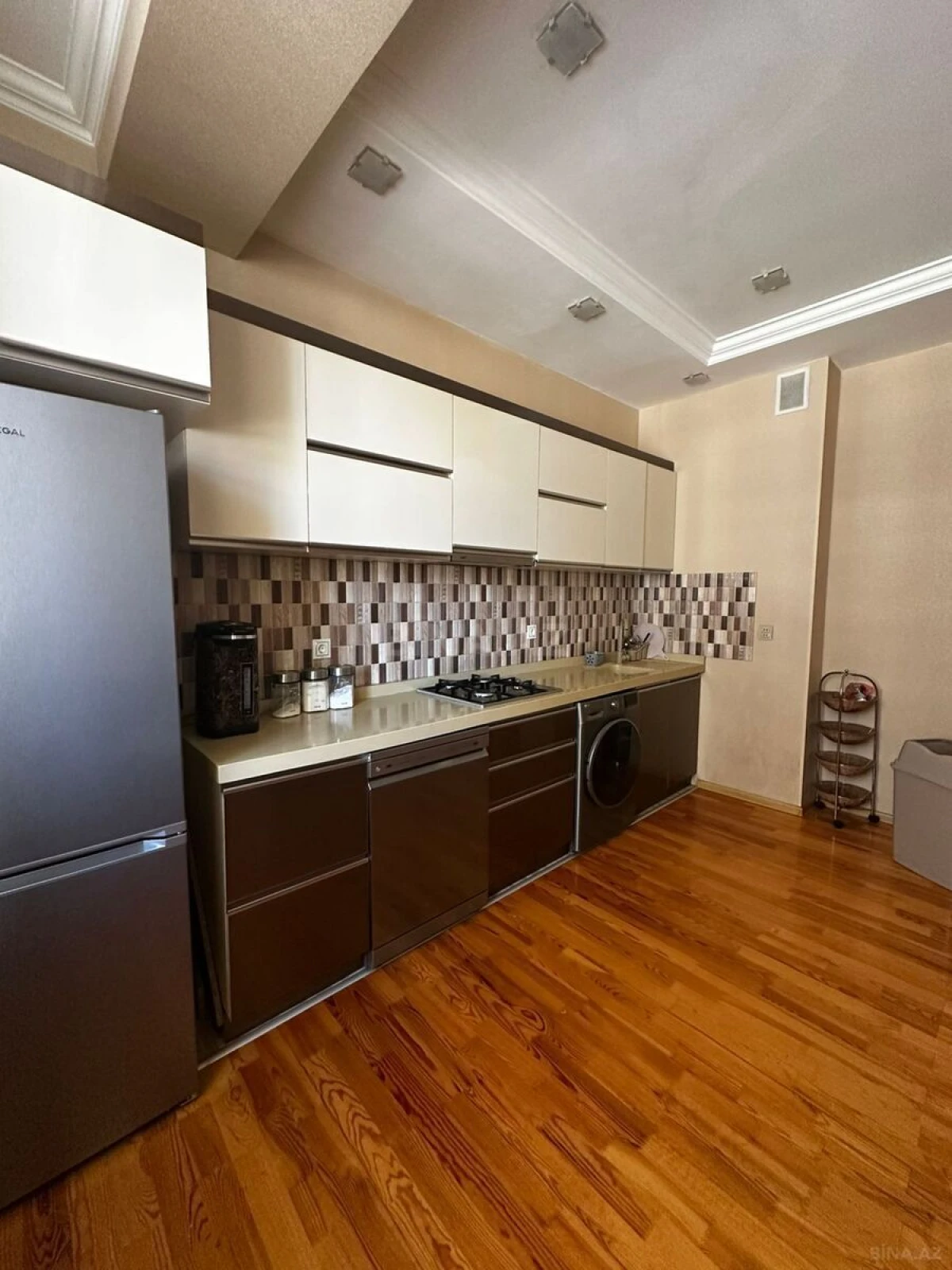 Kirayə verilir 3 otaqlı mənzil 140 m²