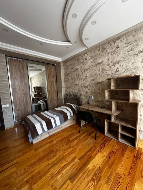 Kirayə verilir 3 otaqlı mənzil 140 m²