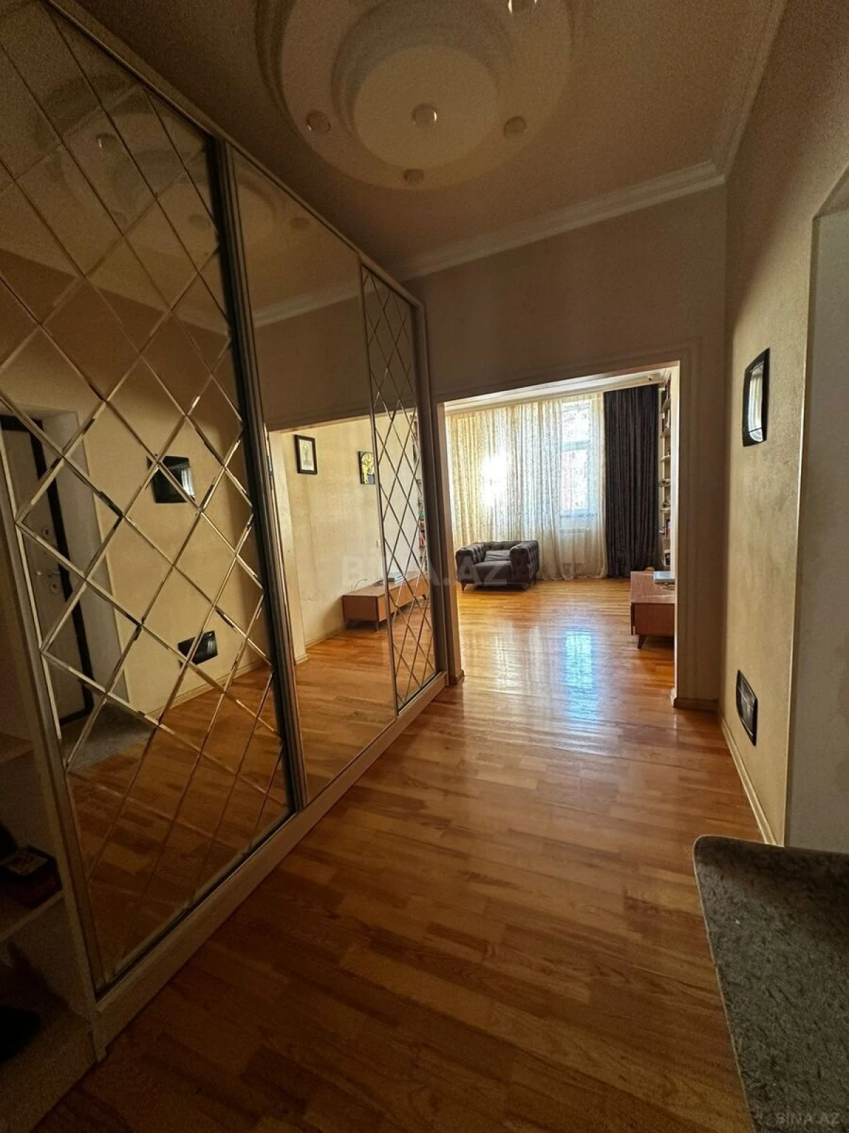 Kirayə verilir 3 otaqlı mənzil 140 m²