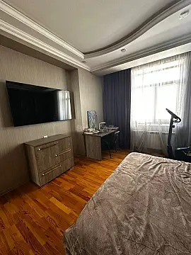 Kirayə verilir 3 otaqlı mənzil 140 m²
