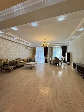 Satılır 4 otaqlı mənzil 220 m²