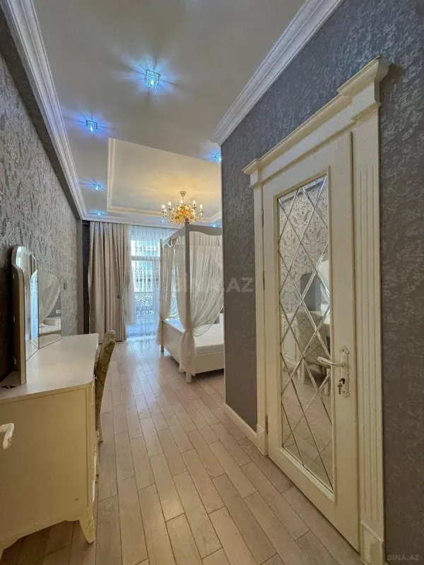 Satılır 4 otaqlı mənzil 220 m²