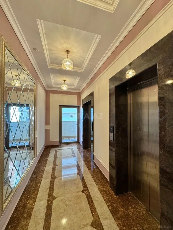 Satılır 4 otaqlı mənzil 220 m²