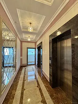 Satılır 4 otaqlı mənzil 220 m²