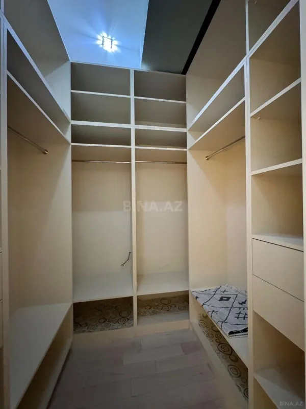Satılır 4 otaqlı mənzil 220 m²
