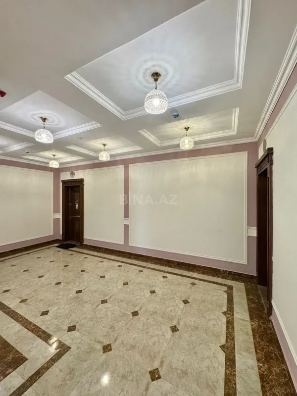 Satılır 4 otaqlı mənzil 220 m²