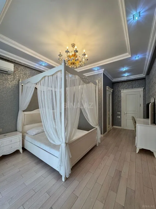Satılır 4 otaqlı mənzil 220 m²