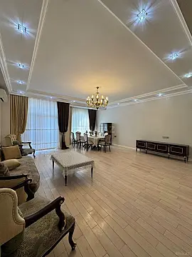 Satılır 4 otaqlı mənzil 220 m²