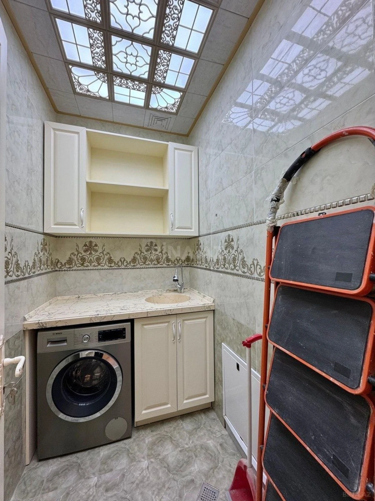 Satılır 4 otaqlı mənzil 220 m²