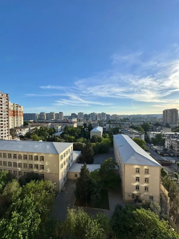 Satılır 4 otaqlı mənzil 220 m²