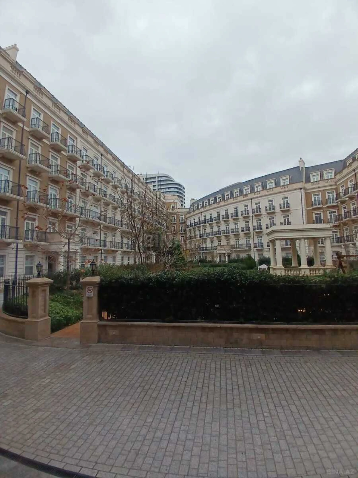 Satılır 3 otaqlı mənzil 105 m²