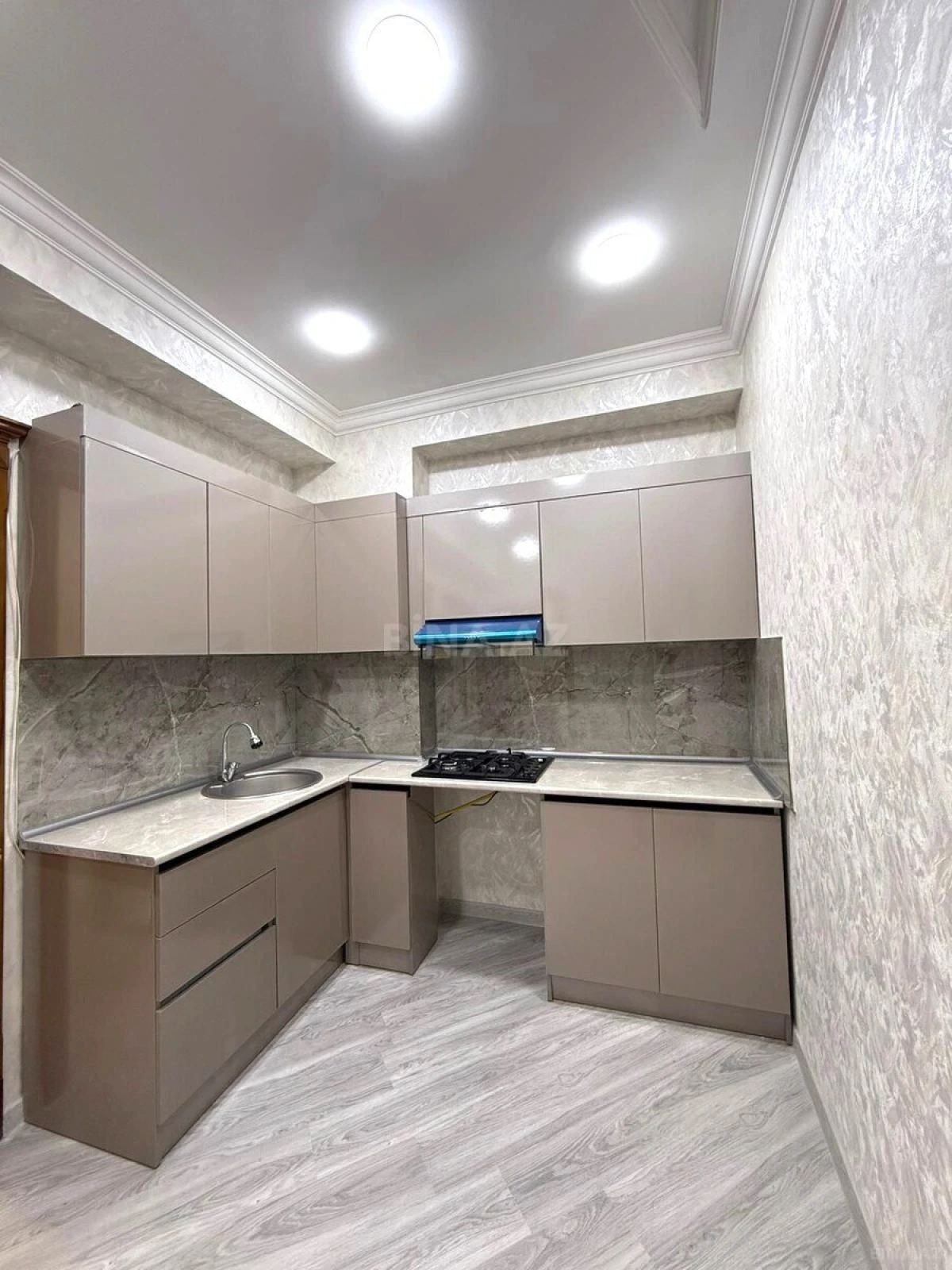 Satılır 2 otaqlı mənzil 70 m²