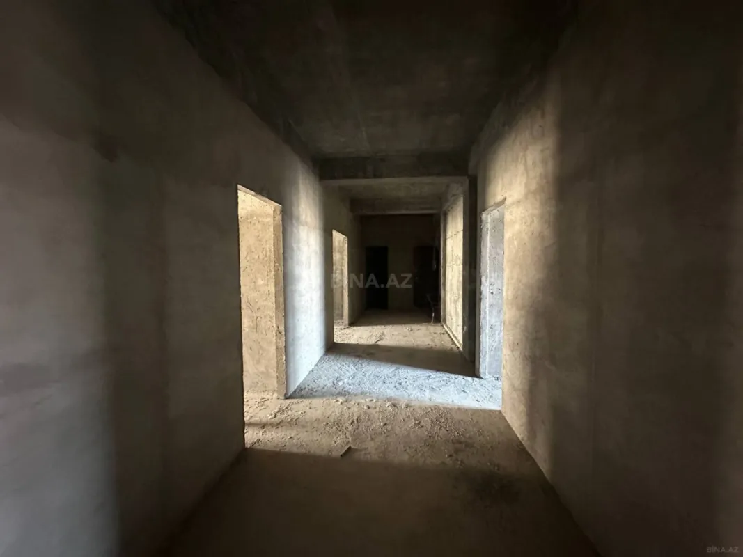 Satılır 4 otaqlı mənzil 180.9 m²